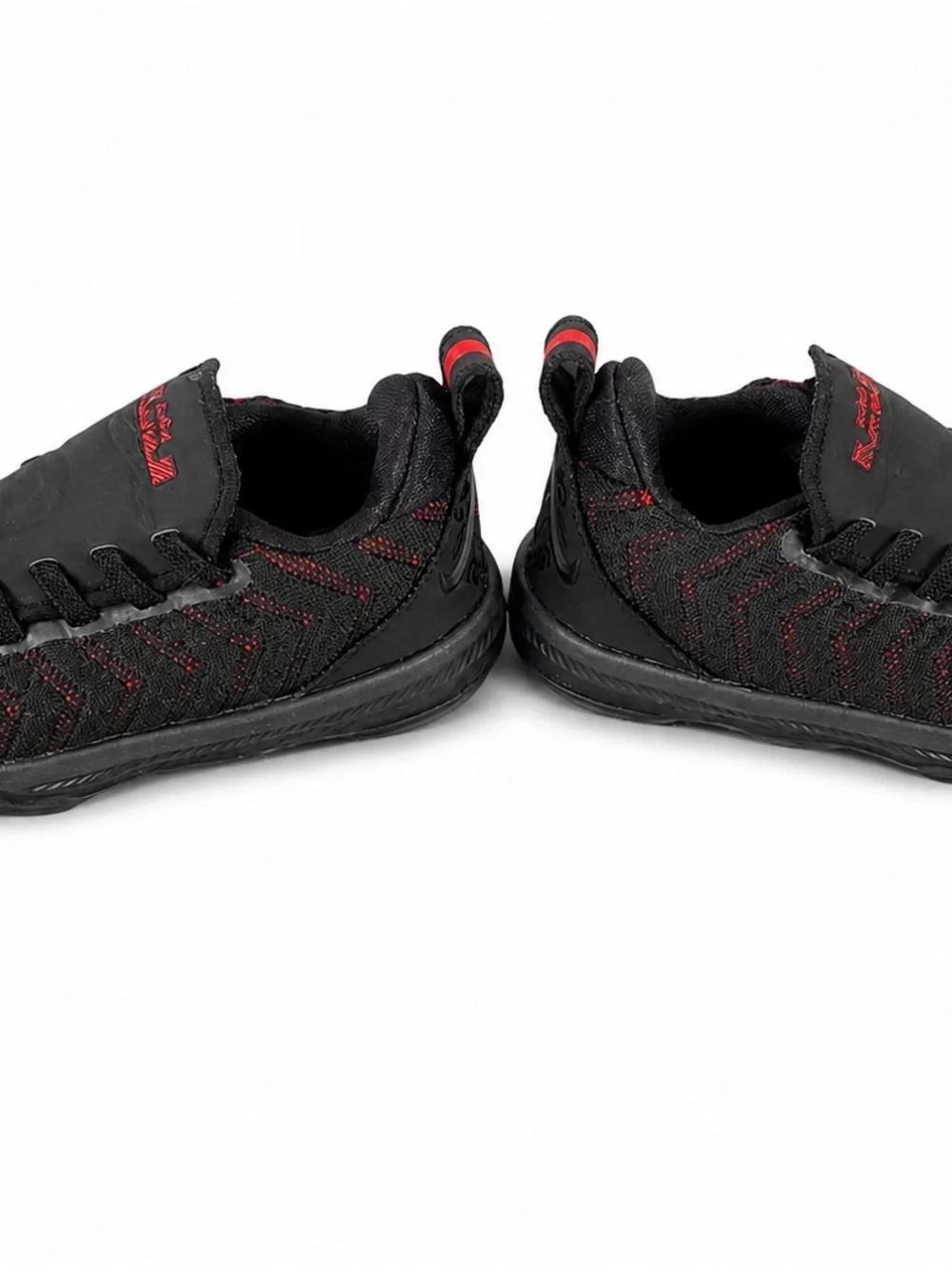 Nike LeBron Soldier XI Kids Slip-On Basketball Sneakers Black/Red US 10